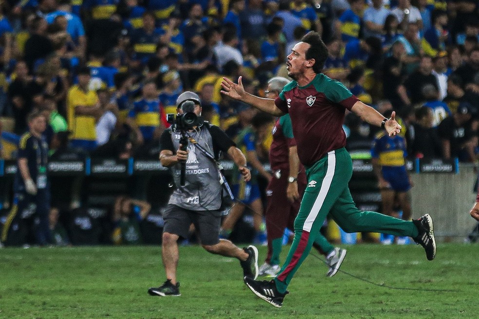 Diniz correndo após o título da Conmebol Libertadores — Foto: Lucas Merçon/Fluminense