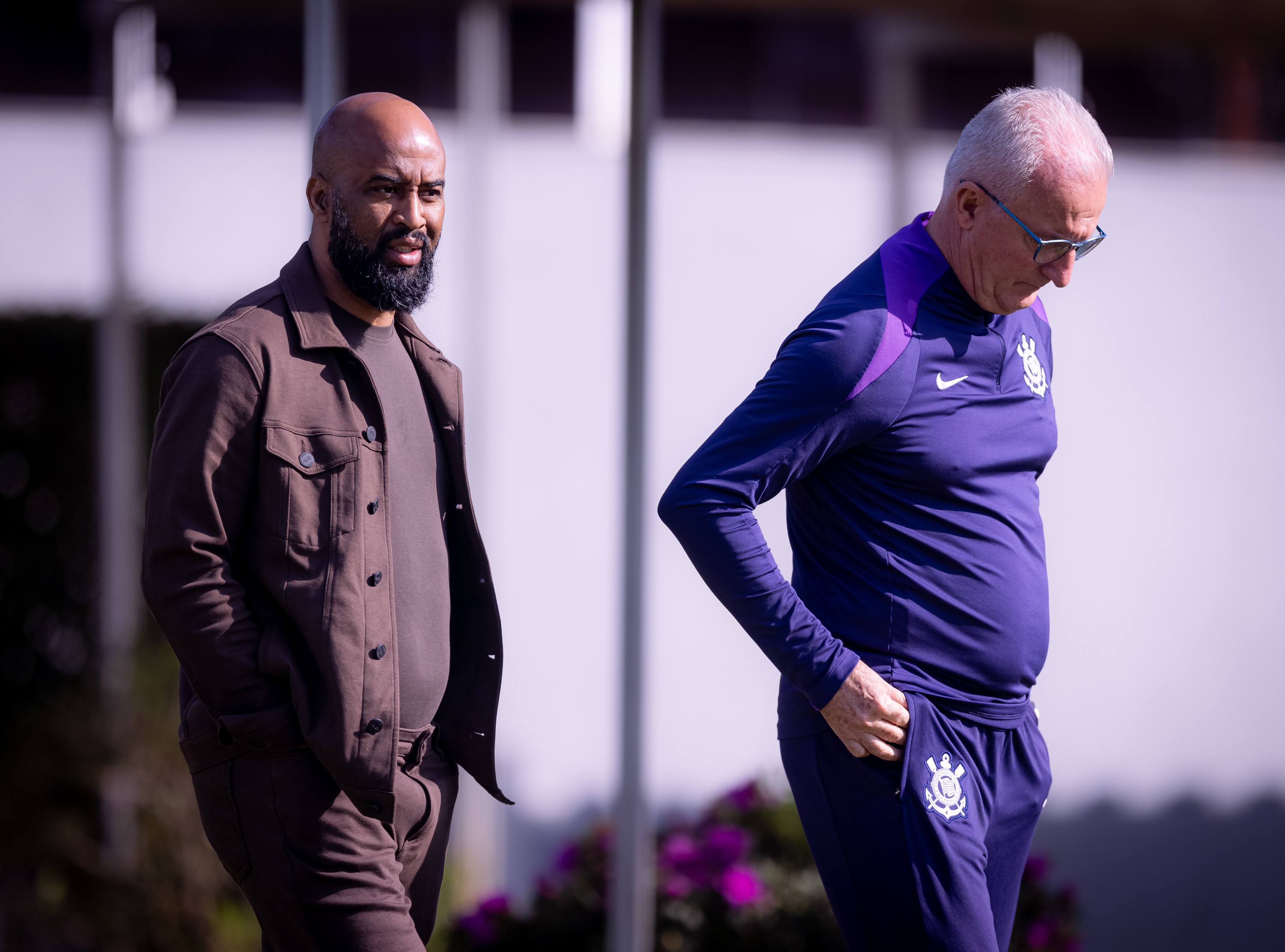 Dorival cobra quatro reforços e vê influência política em negociações frustradas no Corinthians