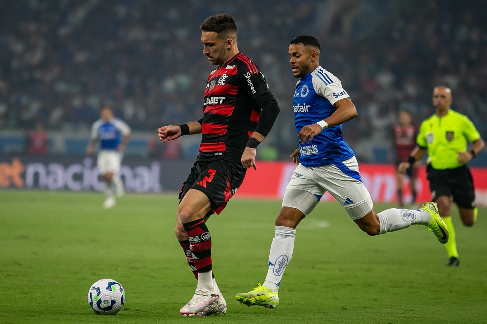 Léo Ortiz em Cruzeiro x Flamengo — Foto: Fernando Moreno/AGIF