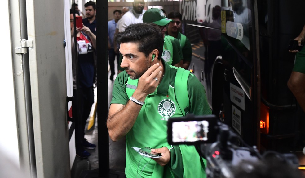 Abel Ferreira antes de São Paulo x Palmeiras — Foto: Marcos Ribolli