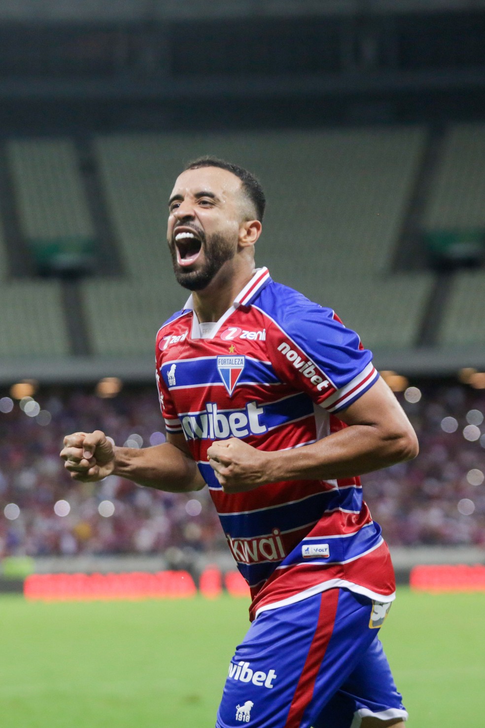 Caio Alexandre em ação pelo Fortaleza — Foto: Lucas Emanuel/AGIF