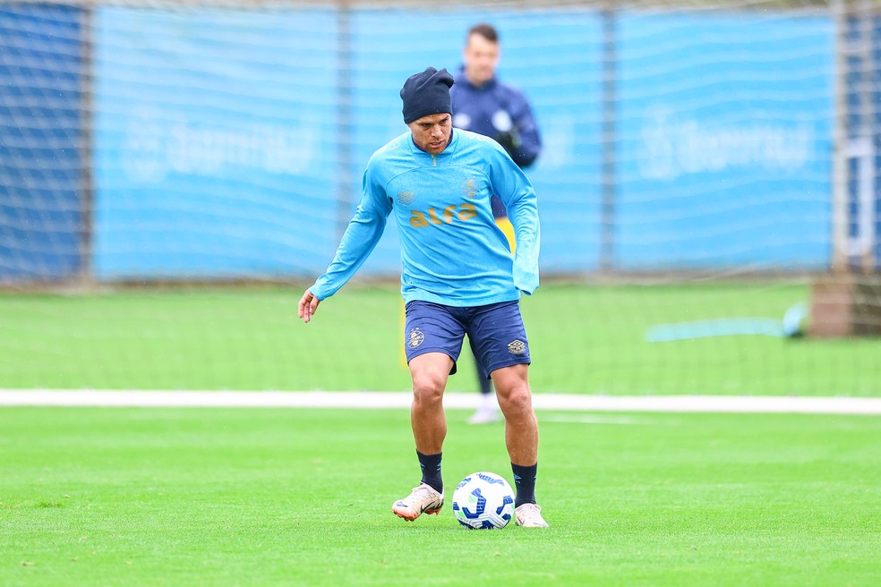 Cuéllar em treinamento no Grêmio na segunda-feira — Foto: Angelo Pieretti / Grêmio FBPA