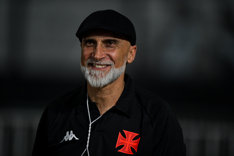 Álvaro Pacheco, novo técnico do Vasco — Foto: Thiago Ribeiro/AGIF
