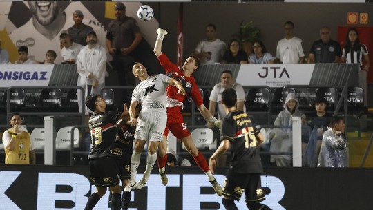 Young pode deixar São Paulo de graça após estafe se incomodar com perda de espaço
