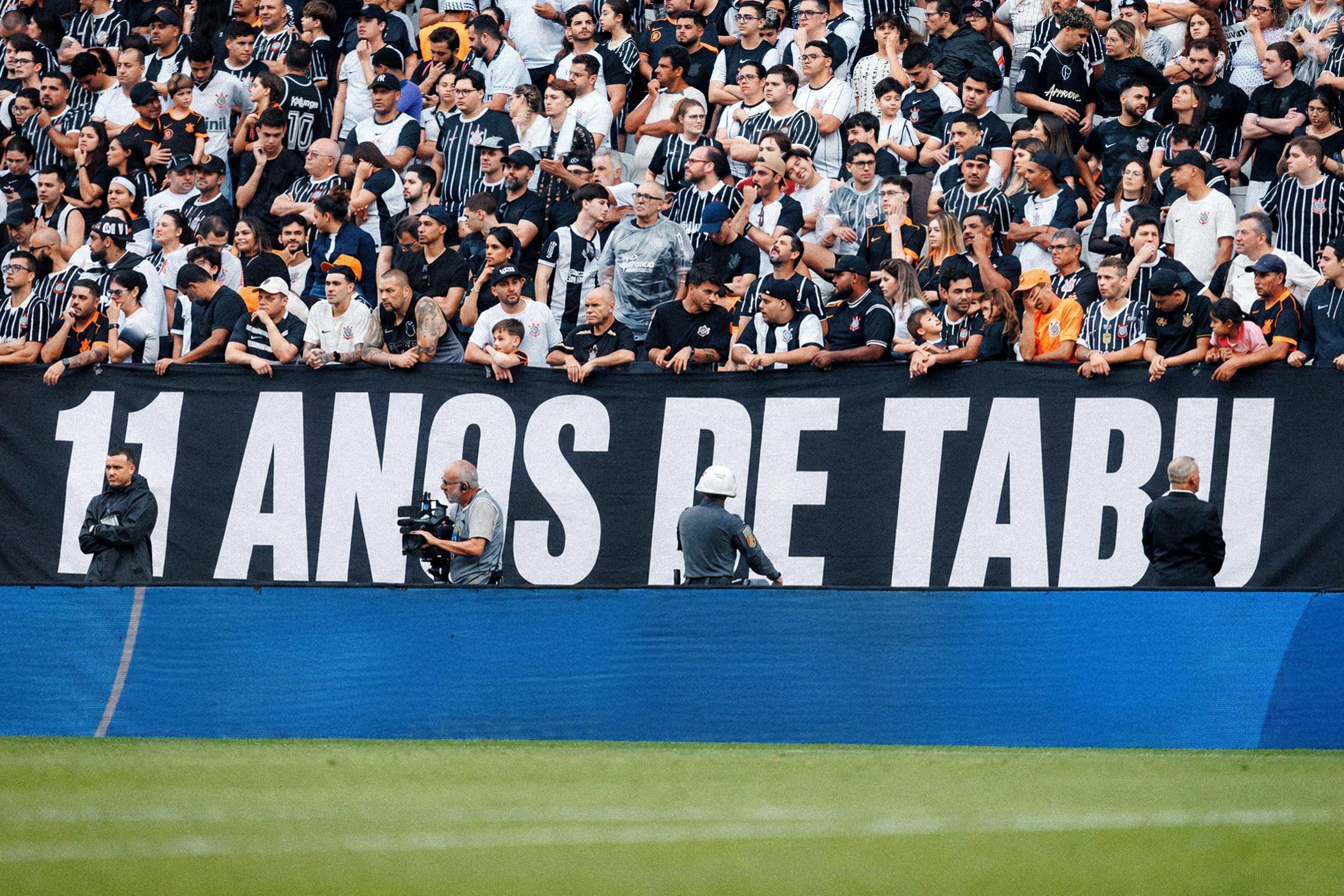 Santos devolve provocação do Corinthians após vitória no clássico: "Atualizamos as faixas"