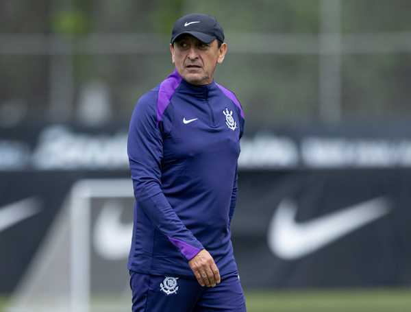 Dia de trabalho leve em campo e academia marca vitória do Corinthians.