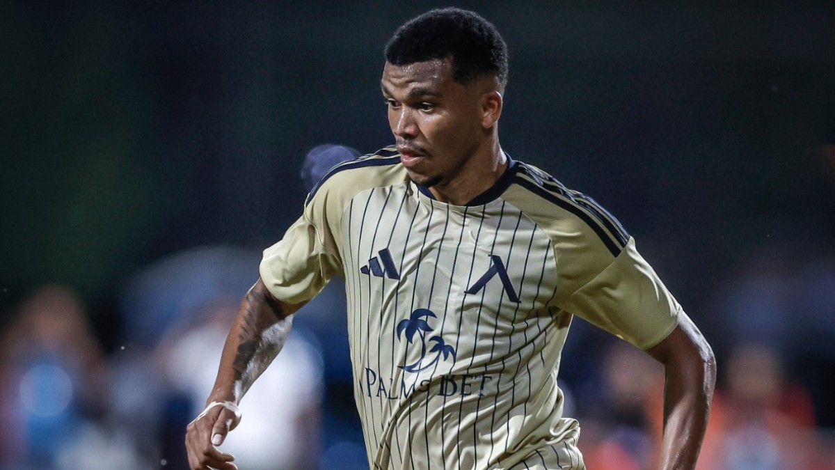 Ex-Serra e Vitória-ES, Maicon realiza sonho de jogar a Champions League