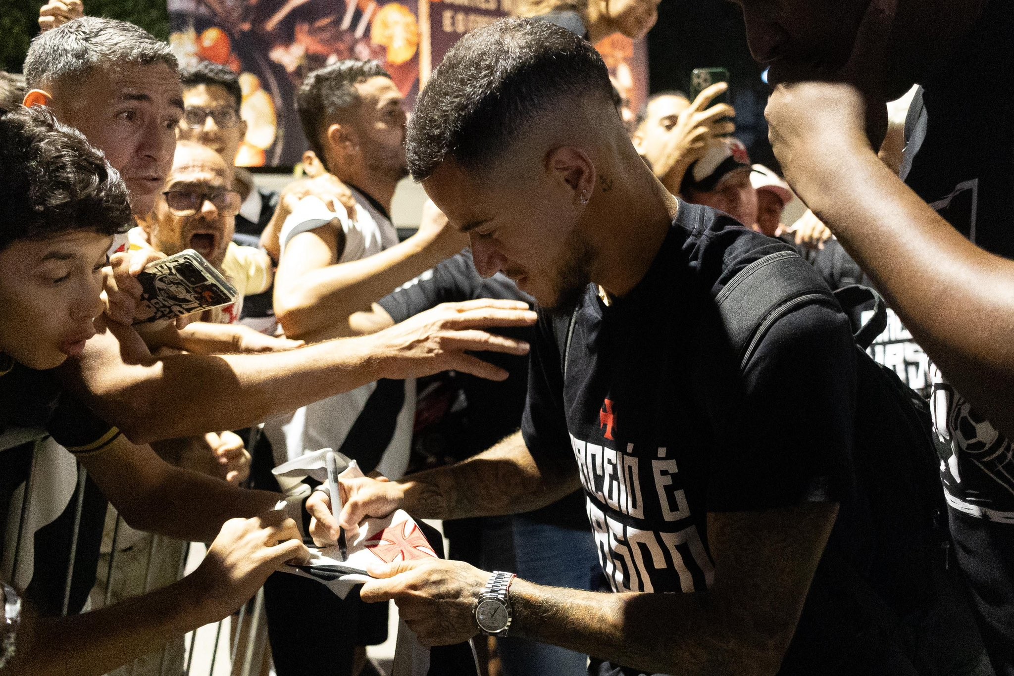 Com festa da torcida, Vasco chega a Maceió para primeiro jogo contra o CSA na Copa do Brasil