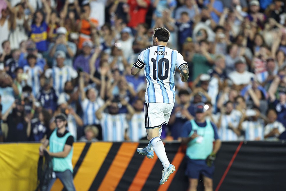 Messi comemora gol antes da Copa