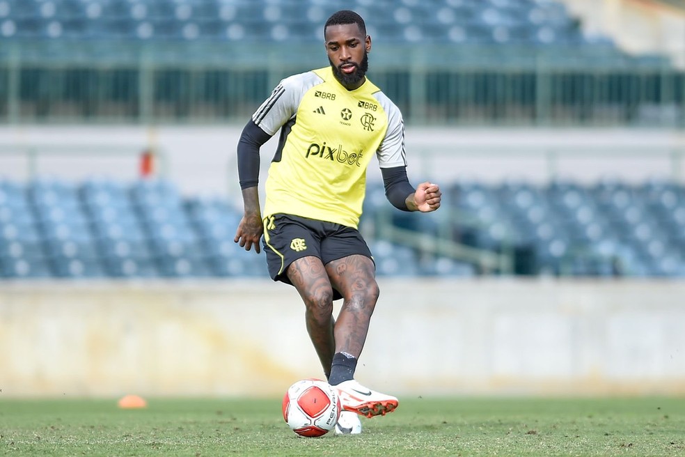 Gerson em ação no treino do Flamengo nos Estados Unidos — Foto: Marcelo Cortes / CRF