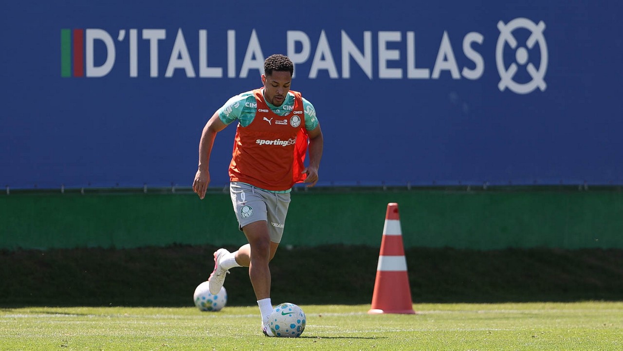 Ramón Sosa sofre lesão e vira desfalque no Palmeiras; Vitor Roque treina com elenco