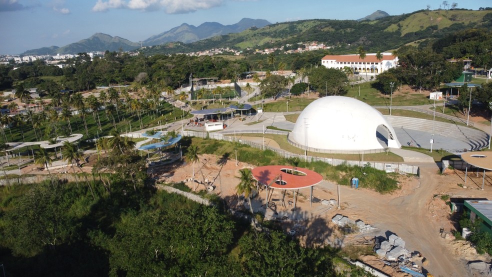 Parque Oeste Ana Gonzaga com a piscina olímpica instalada