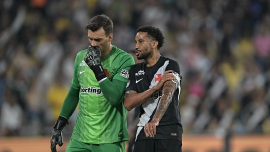 Jair se destaca e Vasco avança por Sosa