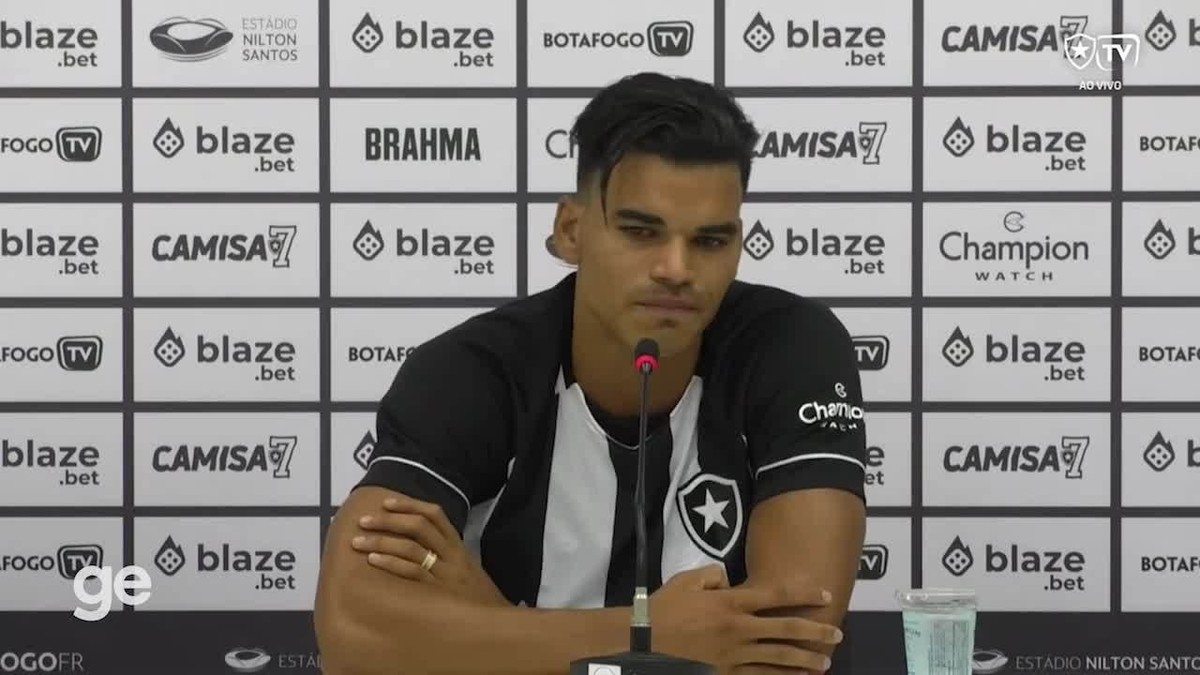 Danilo Barbosa é apresentado como reforço no Botafogo e se emociona ao  lembrar perda de filha: 'Quero voltar a jogar futebol com alegria' -  FogãoNET