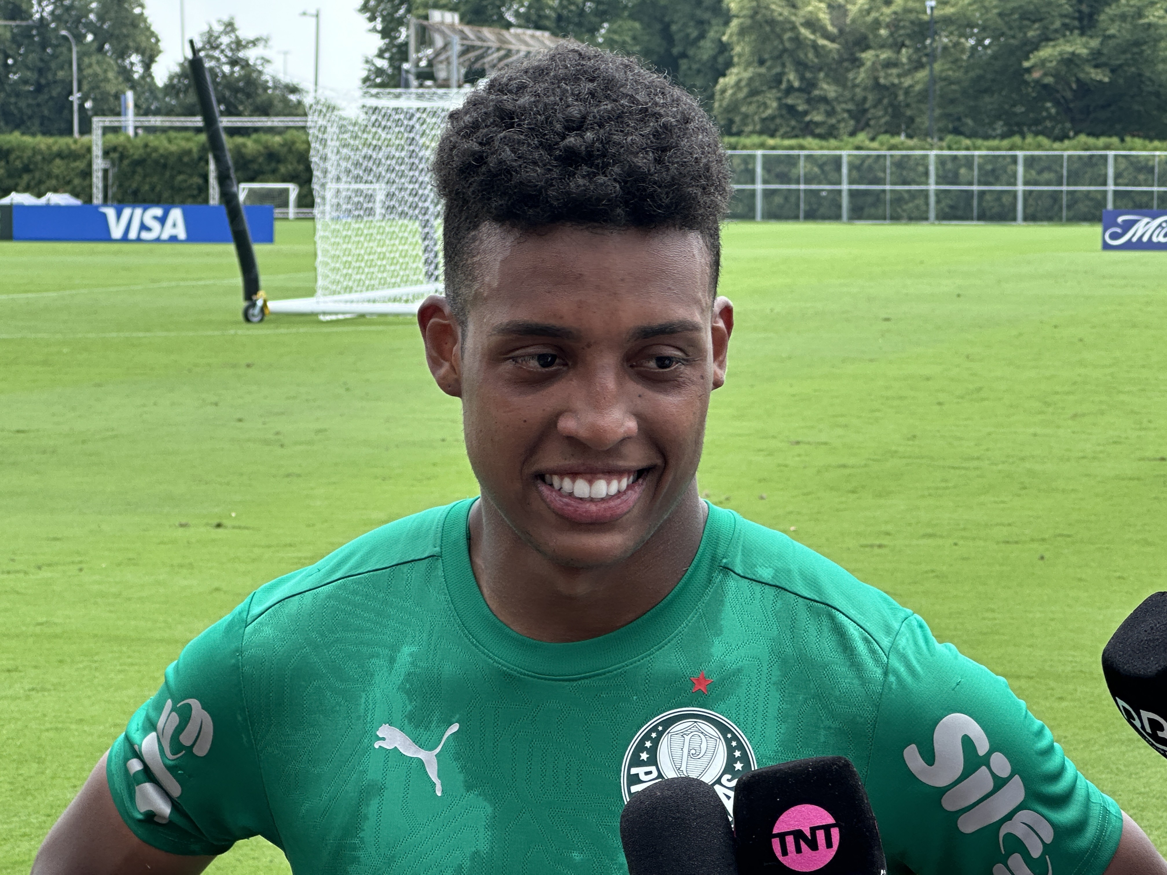 Vanderlan estreia pelo Palmeiras em partida crucial contra Chelsea.