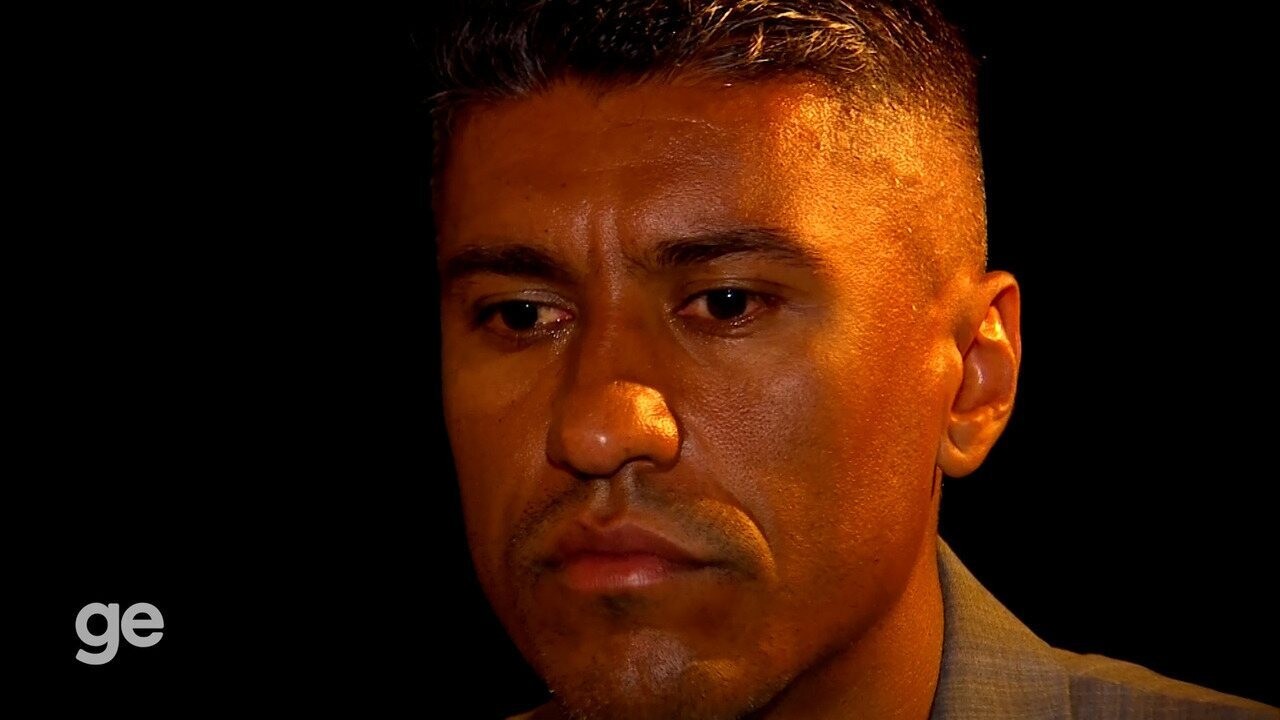 Paulinho chora por Tite e revela desilusão com pessoas no futebol