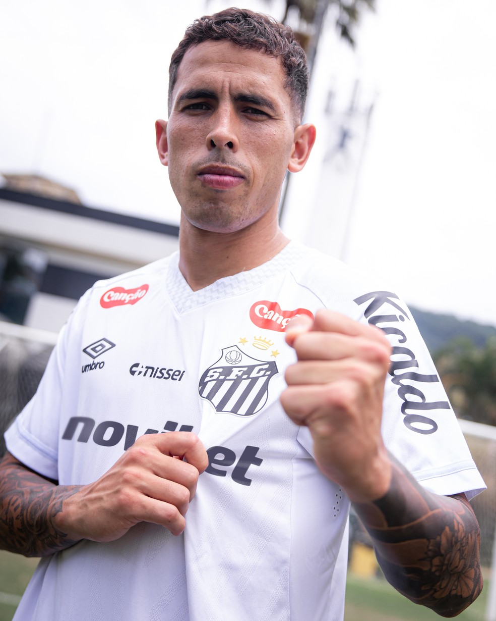 Santos anuncia a contratação do volante Christian Oliva — Foto: Reprodução/Santos FC