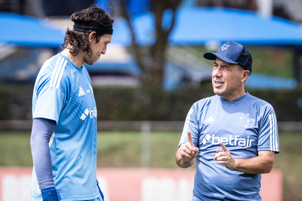Cássio e Leonardo Jardim no Cruzeiro — Foto: Gustavo Aleixo/Cruzeiro