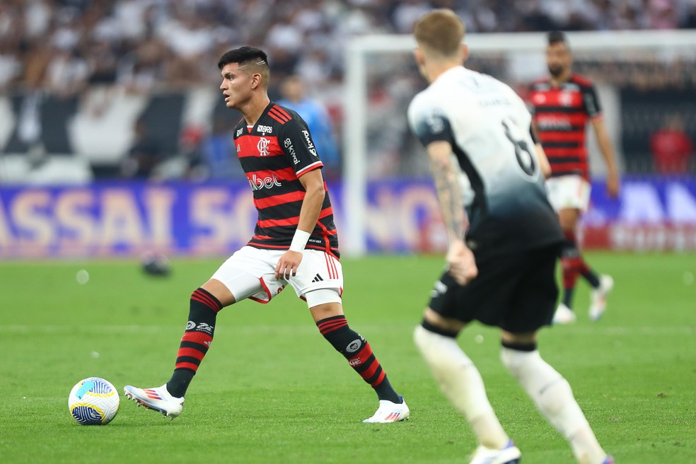 Alcaraz em sua estreia no Flamengo — Foto: Gilvan de Souza / CRF