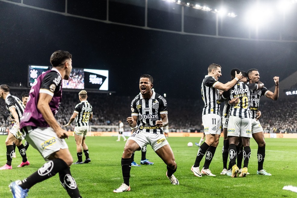 Santos comemora gol nos acr�scimos contra o Corinthians � Foto: Abner Dourado/AGIF