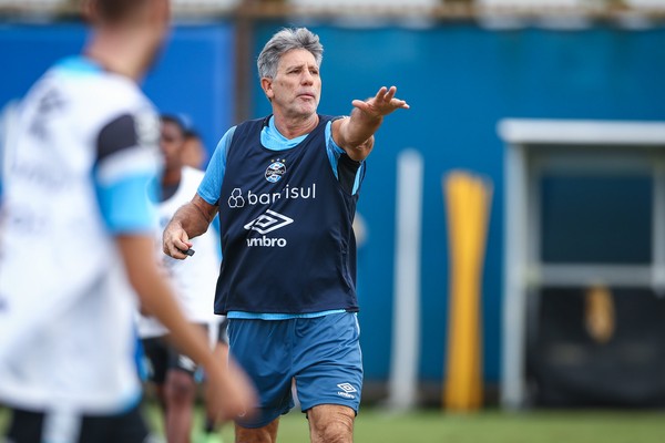 Grêmio fica de olho em jogos de adversários diretos na briga pelo