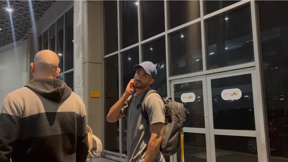 Danilo foi o único jogador a voltar com a delegação da Seleção para o Brasil — Foto: Reprodução