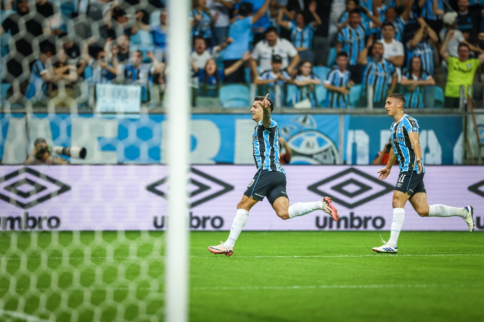 Cristaldo e Monsalve atuaram juntos no time titular na semifinal do Gauchão, diante do Juventude
