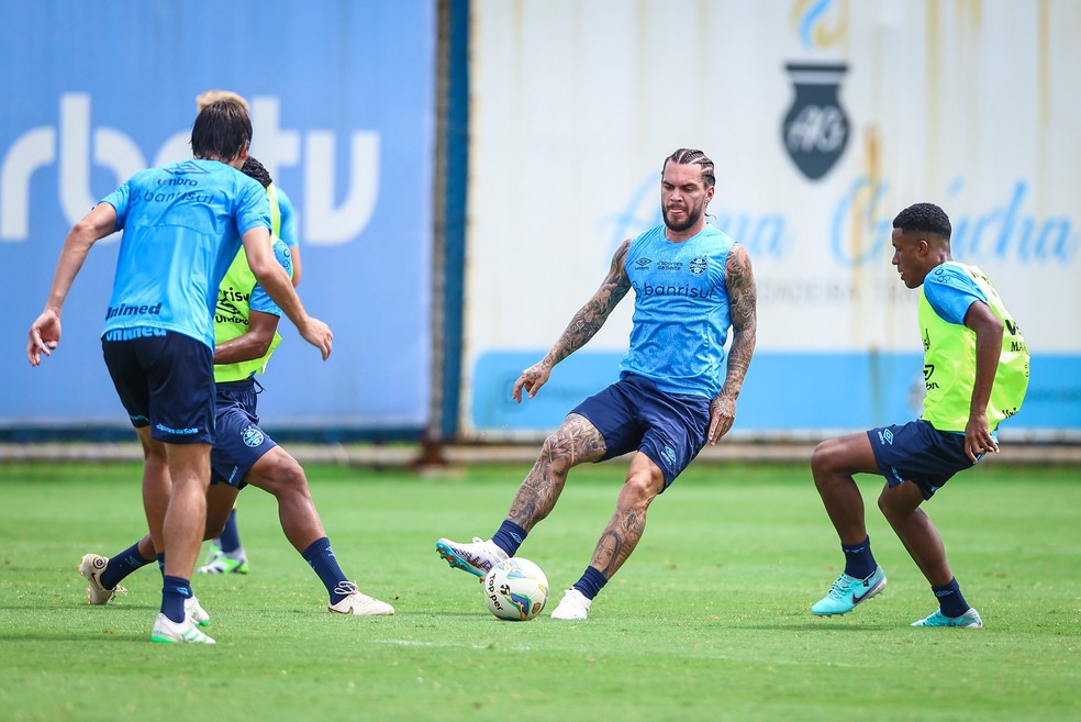 Nathan em treino do Grêmio — Foto: Lucas Uebel/Divulgação Grêmio