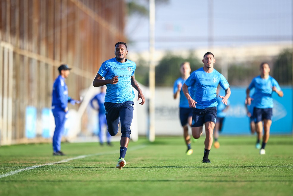 Edenilson e Dodi em treino do Grêmio — Foto: Lucas Uebel/Grêmio