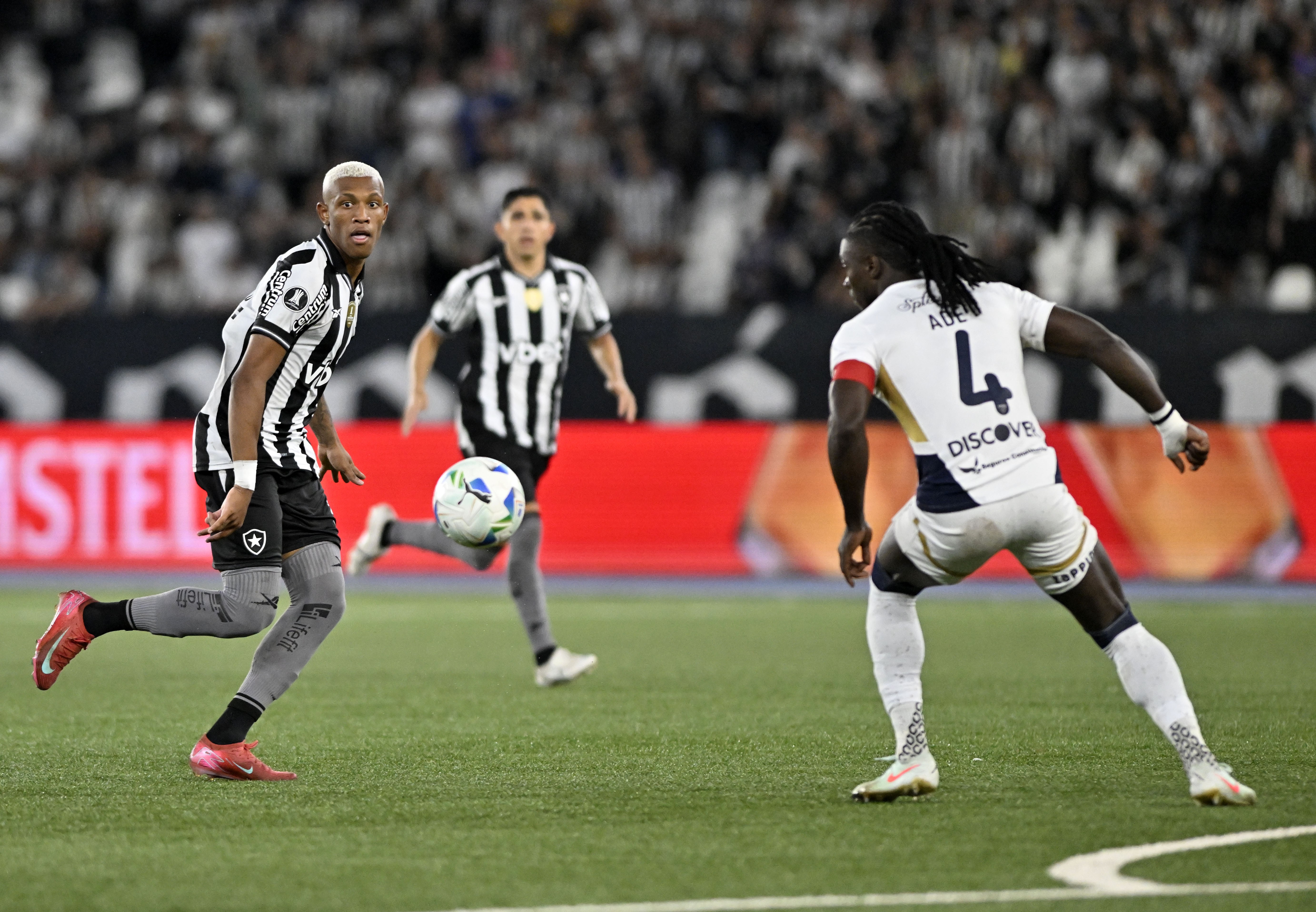 Quem substitui Gregore? Botafogo vive dilema, com Marlon e Danilo se alternando como primeiro volante