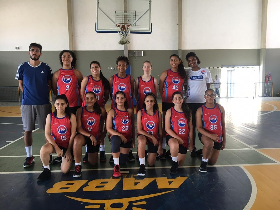 Paixão por jogar basquete supera as dificuldades