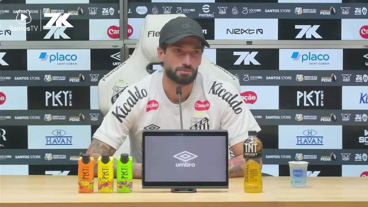 Treino do Santos: Vojvoda comanda trabalho tático, e Arão segue fora