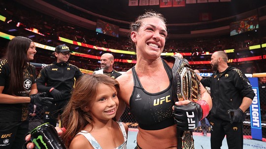UFC 330: Mackenzie vence e mantém cinturão peso-palha