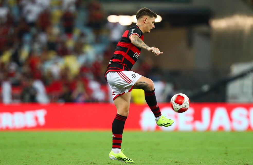 Varela jogou muito contra o Fluminense — Foto: Gilvan de Souza/Flamengo
