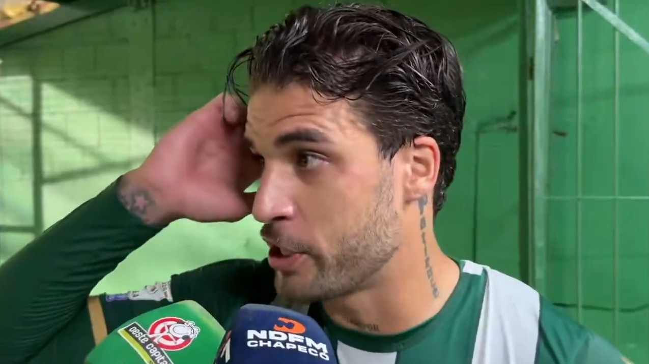 Chapecoense multa zagueiro por declarações após derrota para o Remo: "Tem que ser p..."