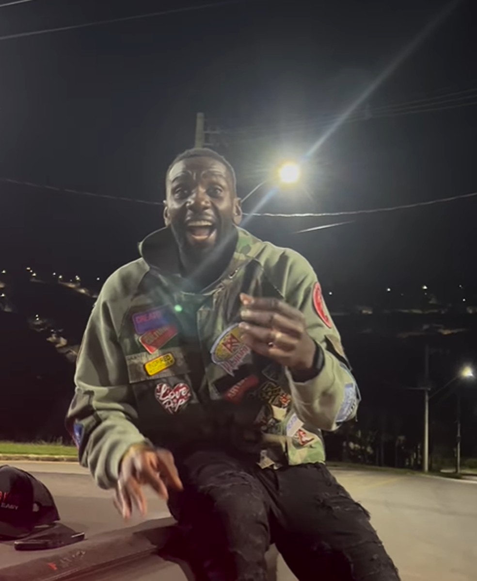 Bolasie em vídeo nas redes sociais