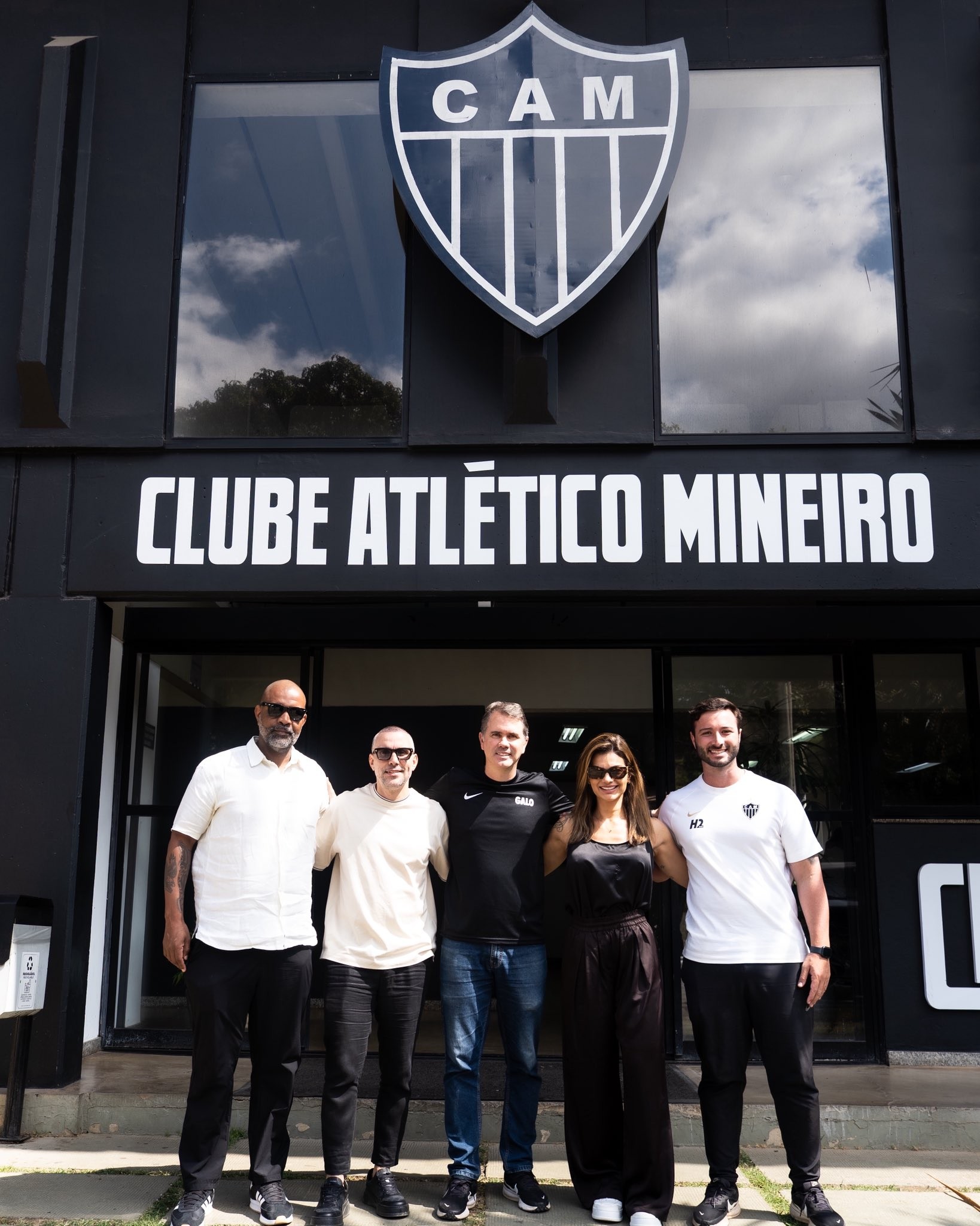 Atlético-MG formaliza parceria com time da cantora Kelly Key e amplia captação na África