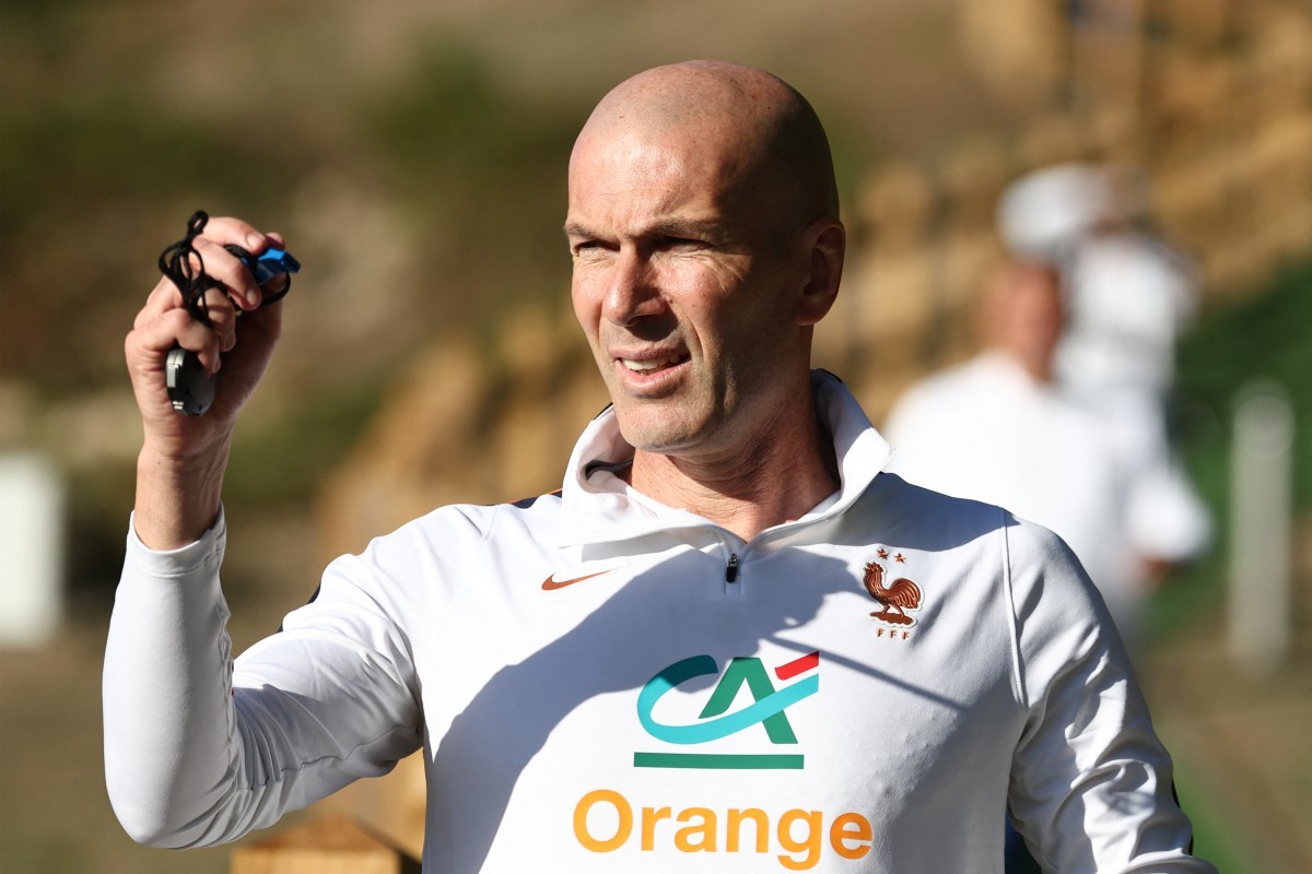 Zidane comanda primeiro treino na seleção da França, sem Mbappé e Dembélé; confira imagens