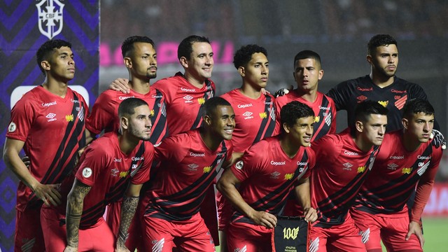 Time do Athletico-PR antes do jogo contra o São Paulo