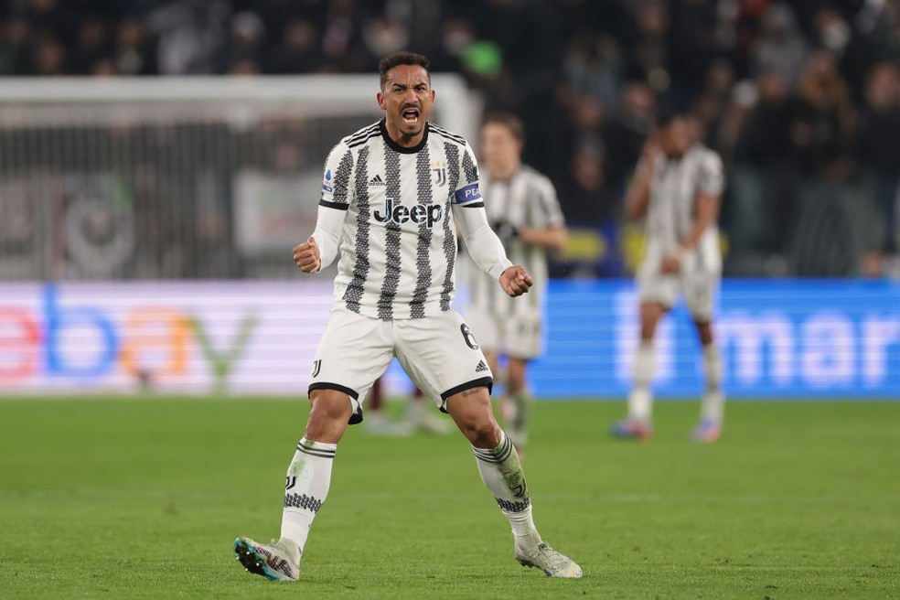 Danilo comemora um dos gols da Juventus sobre o Torino, pelo Campeonato Italiano — Foto: Getty Images