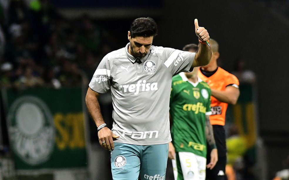 Abel Ferreira tem aprovado a evolução do Palmeiras na temporada — Foto: Marcos Ribolli