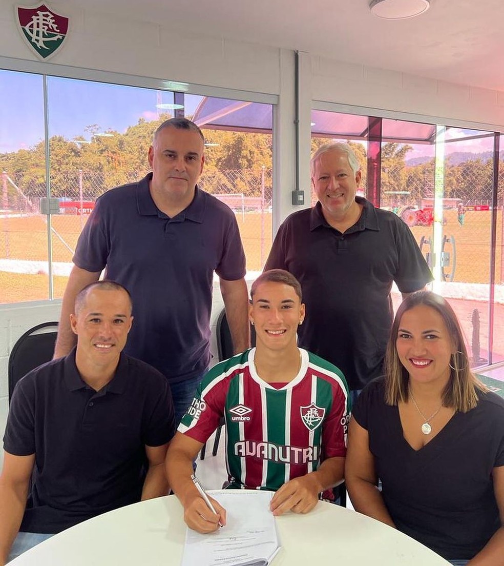Kaio Borges assinou seu primeiro contrato profissional em Xerém — Foto: Divulgação
