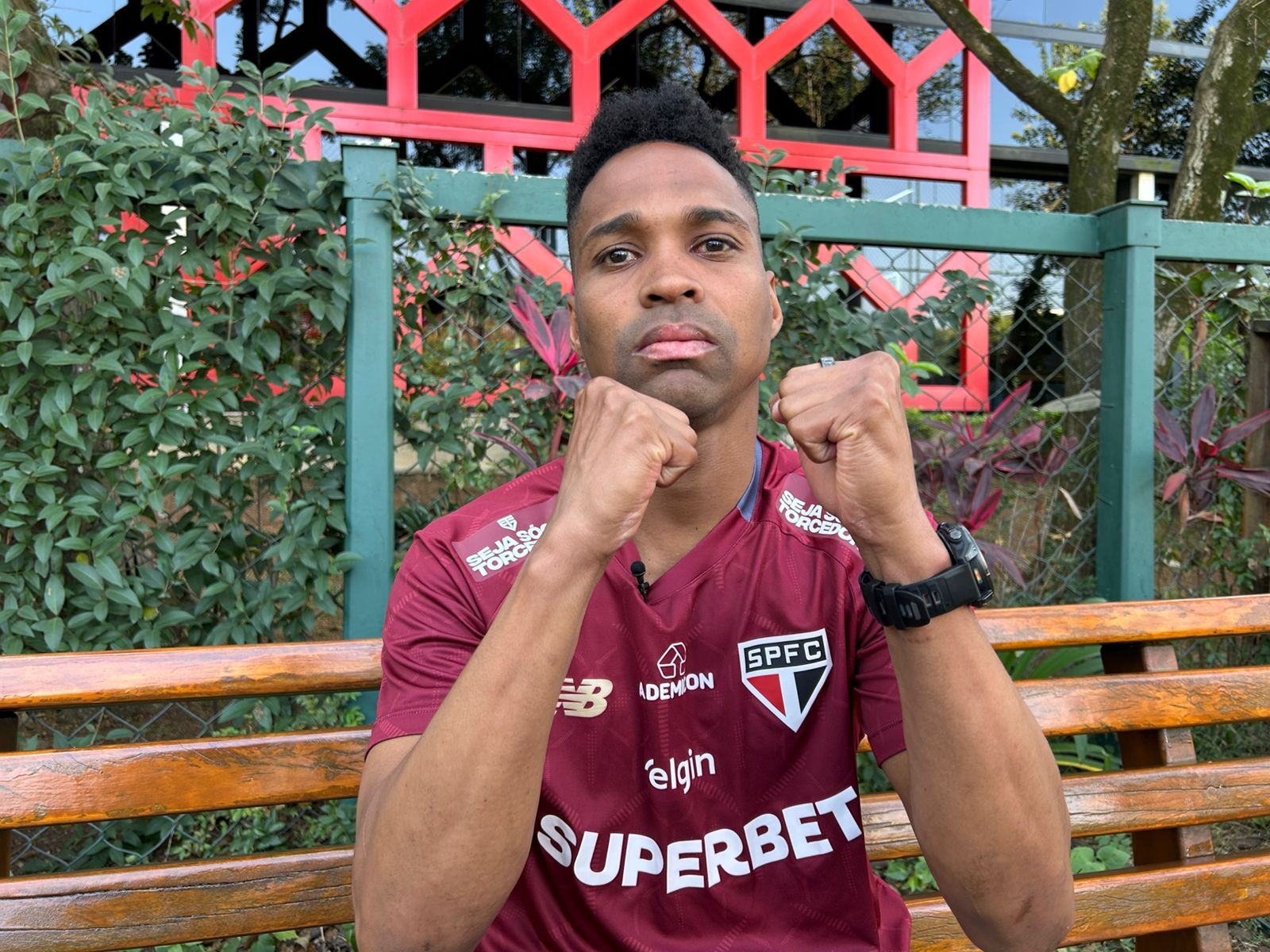 Wendell brilha no clássico, revela pressão da família e mira Seleção! 