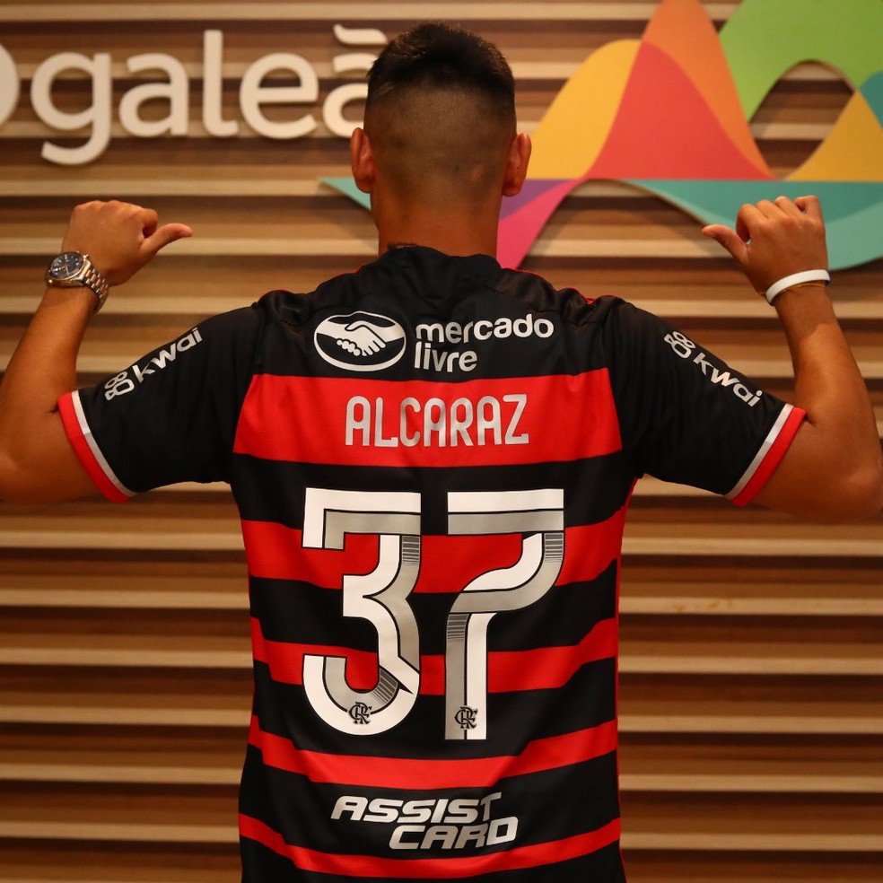 Alcaraz escolheu a camisa 37 no Flamengo � Foto: Gilvan de Souza / CRF