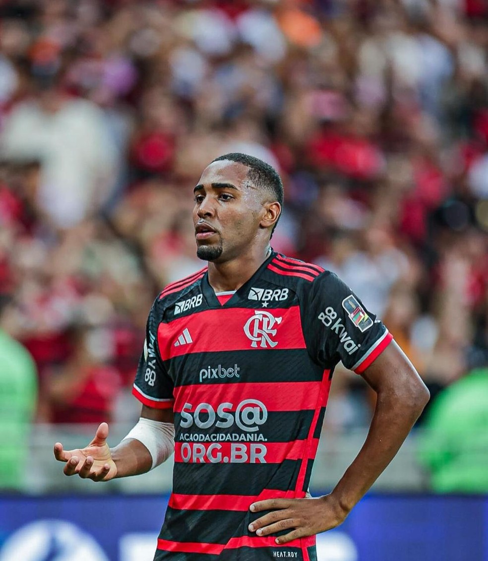 Lorran, do Flamengo, comemora gol contra o Corinthians no Maracanã