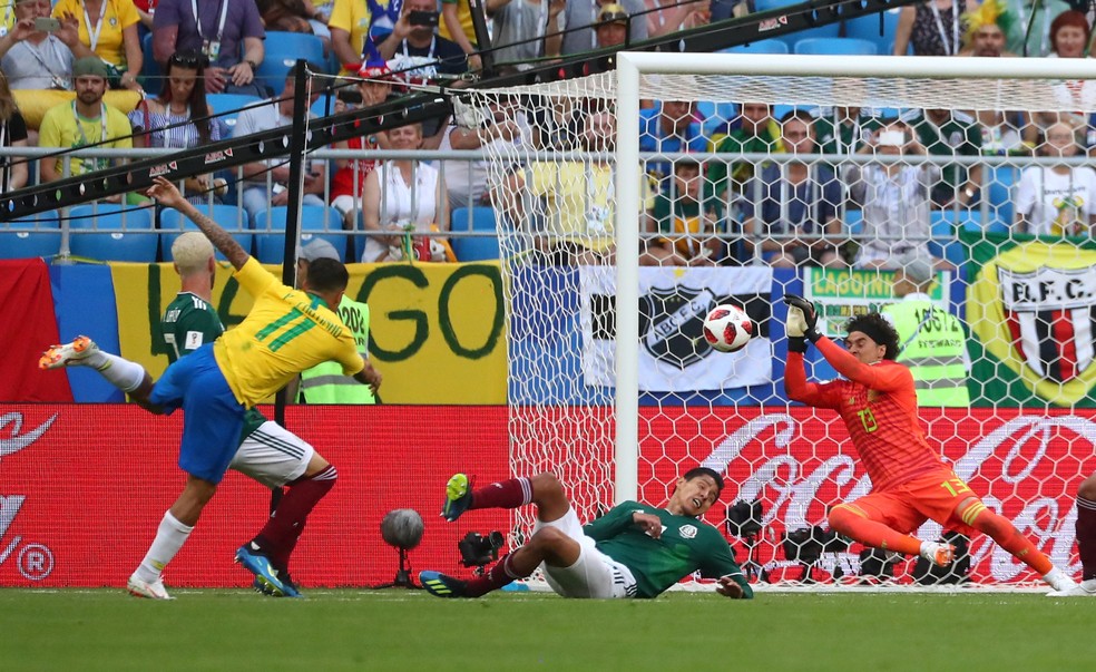 Ochoa disputou cinco Copas do Mundo com o México — Foto: Pilar Olivares/Reuters