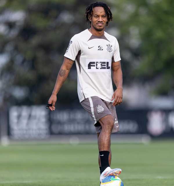 André Carrillo treina, mas desfalques no Corinthians para a Copa do Brasil
