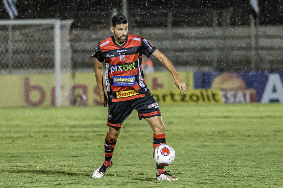 Gerson Magrão, enquanto atuava como meia do Ituano — Foto: Raul Ramos/Agência Paulistão