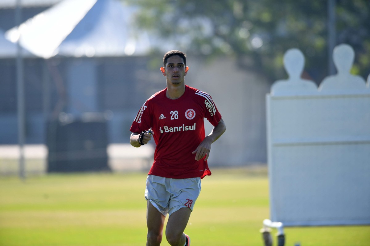 Praxedes treina entre titulares e pode ganhar chance no Inter contra o ...