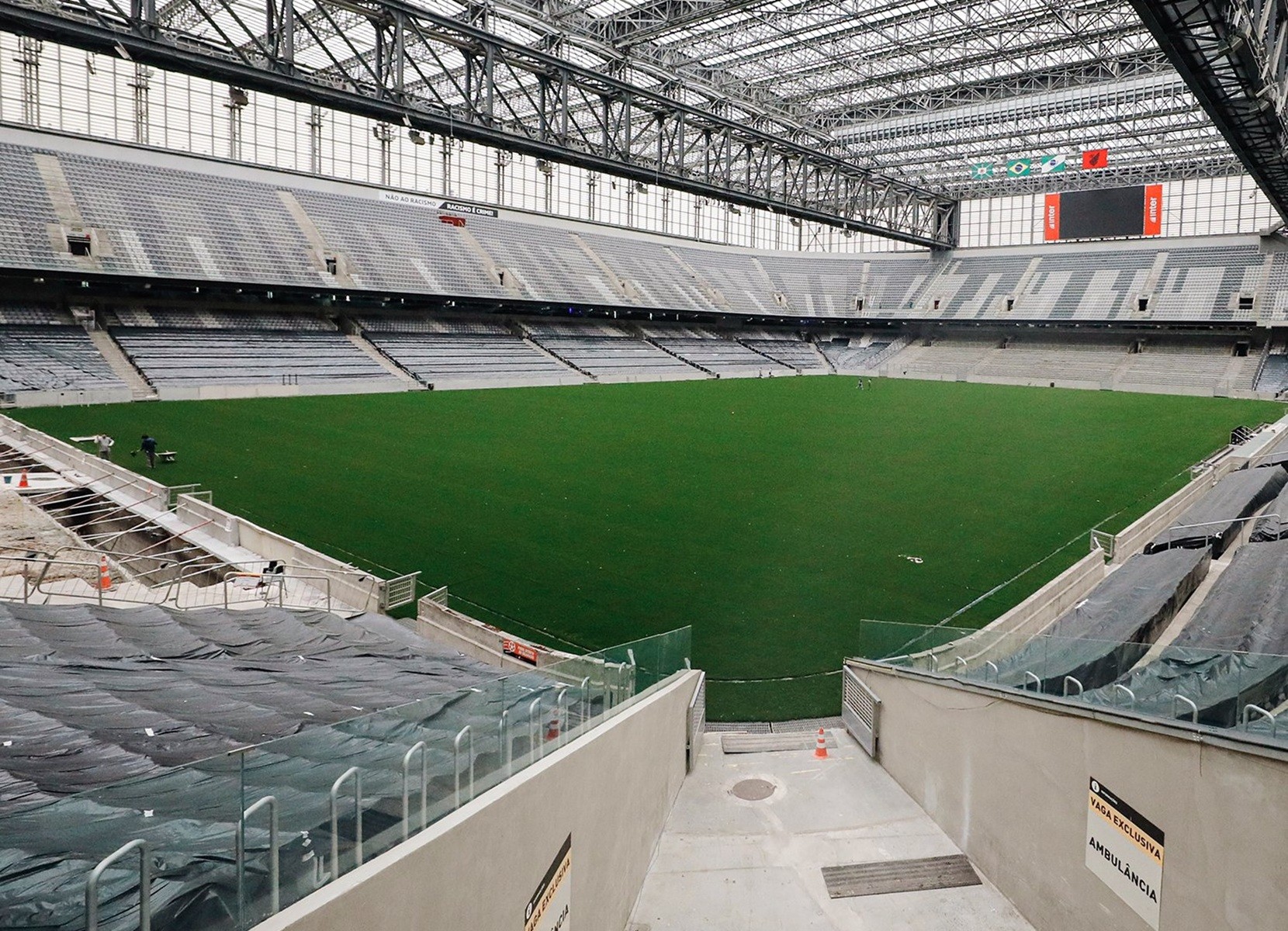 Athletico tem novo gramado sintético instalado na Arena da Baixada; veja as fotos